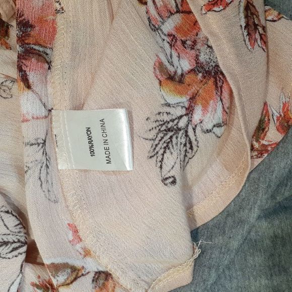 LF Seek the Label Coral Floral Babydoll Boho Cut Out Top Medium NWT - Picture 2 of 8
